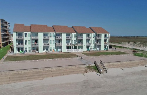 Corpus Christi House | El Constante 236: Oceanfront Bliss with Pool and Hot Tub