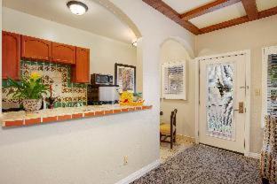 Coronado Hotel | Discover El Cordova: Oceanfront Retreat with Pool & Breakfast