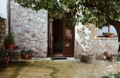 Losar de la Vera House | Discover El Corral de la Vera: Rated 8.7 with Family-Friendly Amenities