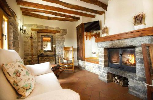 Ainsa-Sobrarbe House | Experience El Corral de Villacampa: Pet-Friendly Ocean Views