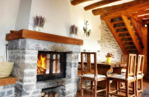 Ainsa-Sobrarbe House | Experience El Corral de Villacampa: Pet-Friendly Ocean Views