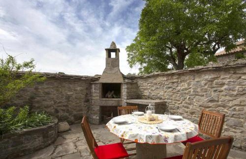 Ainsa-Sobrarbe House | Experience El Corral de Villacampa: Pet-Friendly Ocean Views