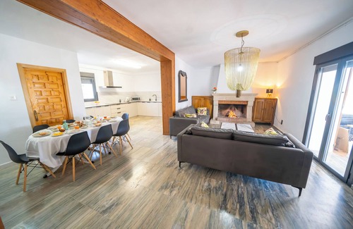 Lucar Ski Chalet | Explore El Cortijo de la Finca El Espilo's Family-Friendly Retreat