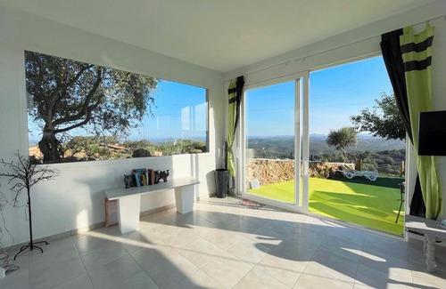 Zalamea la Real House | Discover El Coso Lodge: 4-Star Retreat with Pool Access