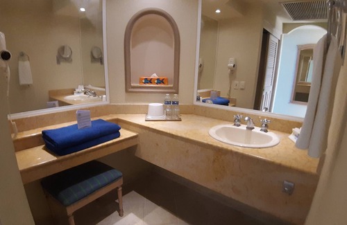 Zona Hotelera Norte Resort | All-Inclusive Bliss at El Cozumeleño Beach Resort