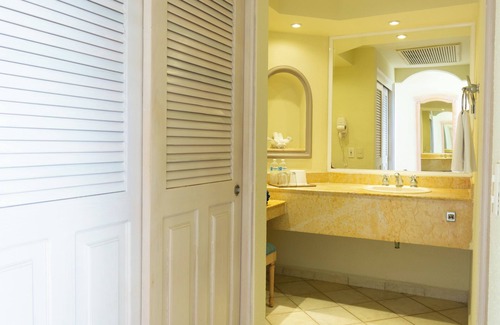 Zona Hotelera Norte Resort | All-Inclusive Bliss at El Cozumeleño Beach Resort
