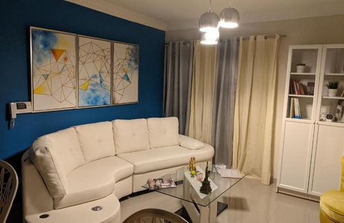 San Cristobal House | Dreamy Private Room for Pet Lovers - Affordable Comfort