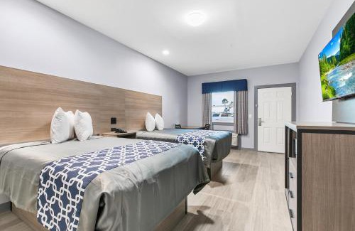 South Padre Island Hotel | Relax at El Delfín Lodge with Oceanfront Views & Pool
