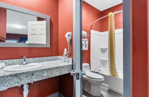 South Padre Island Hotel | Relax at El Delfín Lodge with Oceanfront Views & Pool