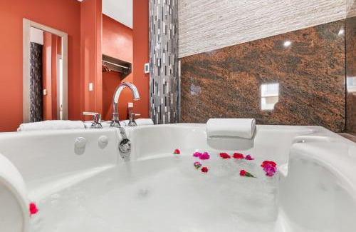 South Padre Island Hotel | Relax at El Delfín Lodge with Oceanfront Views & Pool