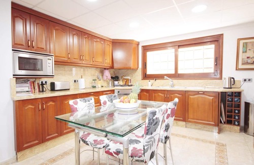 Tarraula Villa | El Delfin - Four Bedroom Villa, Sleeps 8
