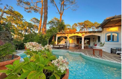 La Barra House | Oceanfront El Delfin: 4-Star Stay with Pool & Pet-Friendly
