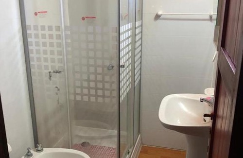 Roldan House | Pet-Friendly Retreat at El Descanso: Rated 10/10 for Families