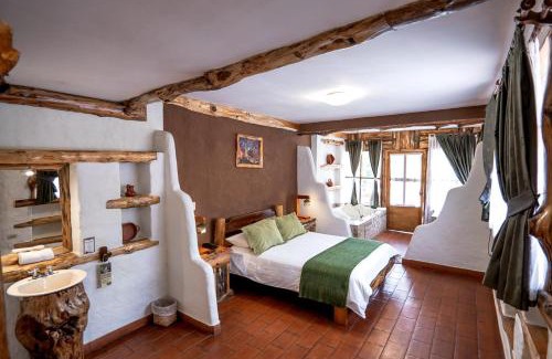 Vilcabamba Hotel | Relax at El Descanso del Toro Hosteria-Spa with Pool & Ocean View
