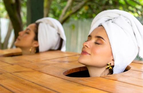 Vilcabamba Hotel | Relax at El Descanso del Toro Hosteria-Spa with Pool & Ocean View