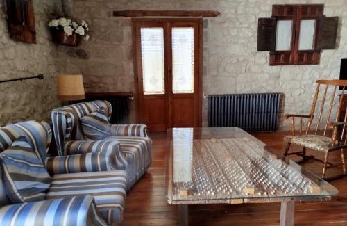 Murillo de Gallego Apartment | Family-Friendly Retreat at El Desván del Campanero