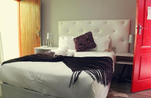 Newcastle House | Budget-Friendly Stay at El DiVino Guesthouse Awaits You