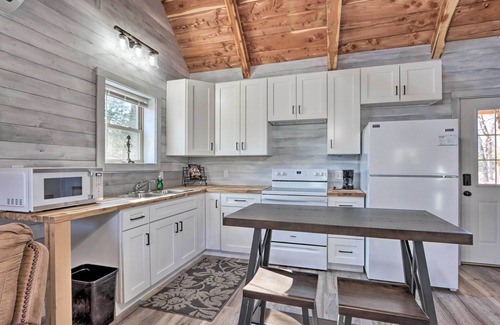 El Dorado Springs Cabin | Experience El Dorado Springs Cabin: Trails, Parks & Spa!