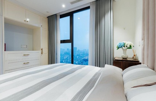 Nhat Tan Apartment | Elegant El' Dorado Tây Hồ Apartment with Hot Tub & Breakfast