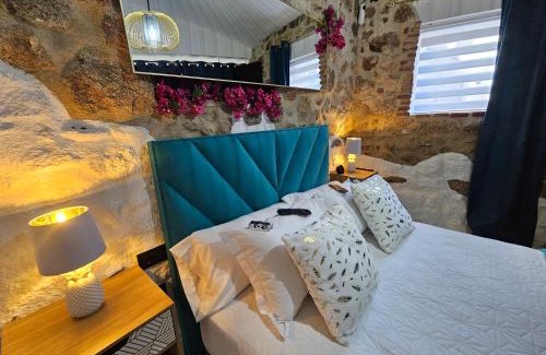 Montanchez Villa | Relaxing El Edén Casas Rurales: Pool, Jacuzzi & Ocean Views