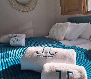 Montanchez Villa | Relaxing El Edén Casas Rurales: Pool, Jacuzzi & Ocean Views
