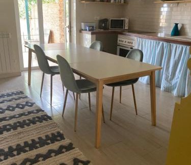 Grajal de Campos House | Discover El Encanto de un Pueblo: Pet & Family Friendly Stay