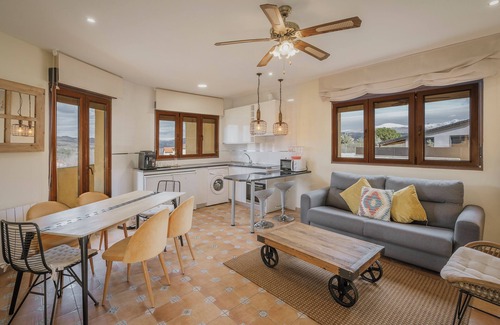 Villanueva de Avila House | El Encanto del Alberche,'Casa 2' with Mountain View, Shared Pool and Wi-Fi