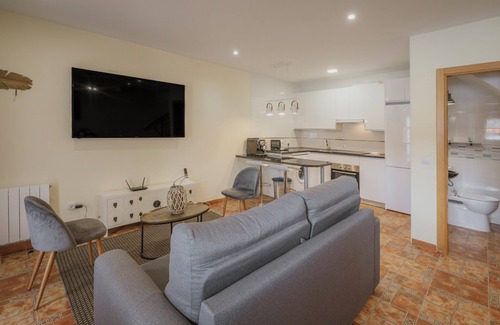 Villanueva de Avila House | El Encanto del Alberche 'Casa 5' with Mountain View, Shared Pool and Wi-Fi