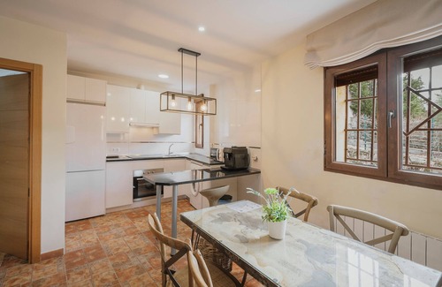 Villanueva de Avila House | El Encanto del Alberche, 'Casa 6' with Mountain View, Shared Pool and Wi-Fi
