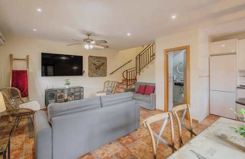 Villanueva de Avila House | El Encanto del Alberche, 'Casa 6' with Mountain View, Shared Pool and Wi-Fi