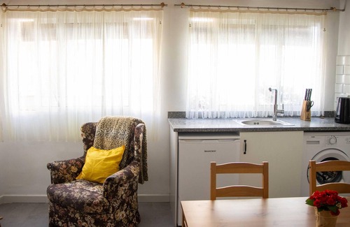 Sant Carles de la Rapita Apartment | Delightful El Estudio de La Rapita: Pet Friendly & Spa