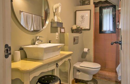 Candeleda House | Discover El Escondite De Pedro Malillo: 4-Star Oceanfront Retreat