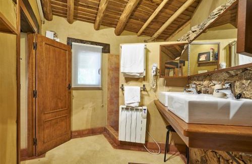 Candeleda House | Discover El Escondite De Pedro Malillo: 4-Star Oceanfront Retreat