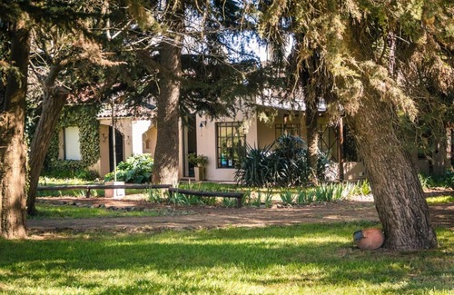 Tandil Cabin | Pet-Friendly El Estanque: Family Retreat with Pool Access
