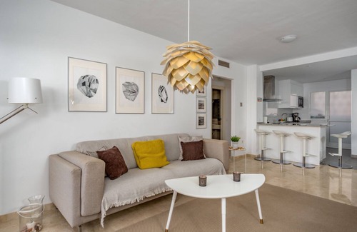 El Faro Apartment | El Faro Beachfront Apartment with Pool & Ocean Views
