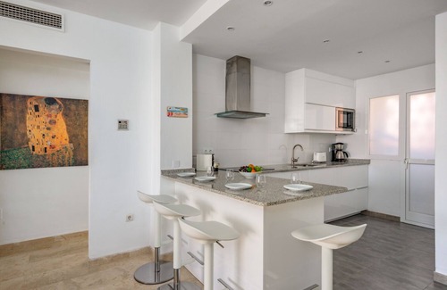 El Faro Apartment | El Faro Beachfront Apartment with Pool & Ocean Views