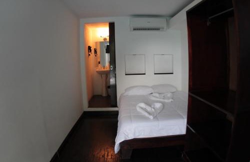 Manuel Antonio Hotel | Beachfront Escape at El Faro Containers Hotel with Pool & Views
