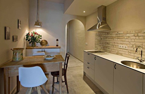 Olot Apartment | Unforgettable Stay at El Ferrer with Indoor Pool Access