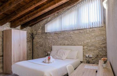Sant Guim de Freixenet House | Discover El Forn de Freixenet: Spa & Private Pool Retreat