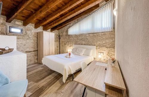 Sant Guim de Freixenet House | Discover El Forn de Freixenet: Spa & Private Pool Retreat
