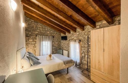 Sant Guim de Freixenet House | Discover El Forn de Freixenet: Spa & Private Pool Retreat