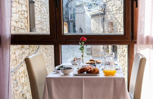 Sant Guim de Freixenet House | Discover El Forn de Freixenet: Spa & Private Pool Retreat