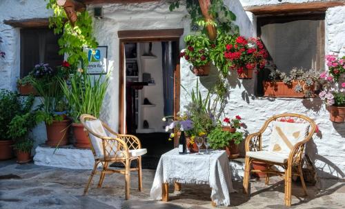 Capileira House | Discover El Gato Negro: Highly Rated Accommodations