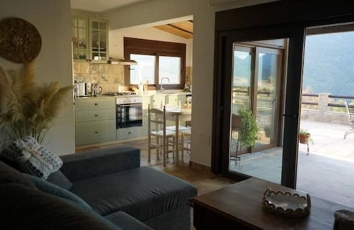 Jimera de Libar Ski Chalet | El Higuerón: Picturesque Retreat with Mountain Views