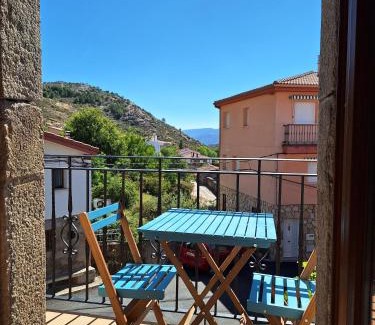 Navatalgordo Apartment | Discover El Hilo de los Sueños: Pet Friendly & Hot Tub