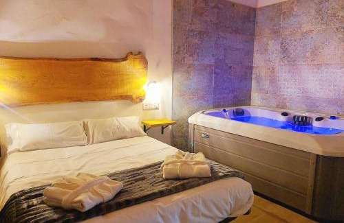 Navatalgordo Apartment | Discover El Hilo de los Sueños: Pet Friendly & Hot Tub