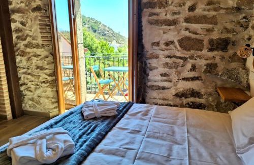 Navatalgordo Apartment | Discover El Hilo de los Sueños: Pet Friendly & Hot Tub