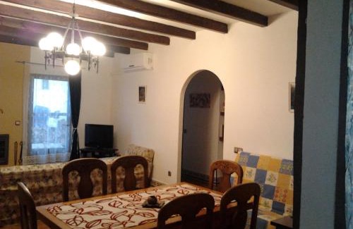 Alia House | Family-Friendly Retreat at El Hogar de Ardwina, Rated 9.2