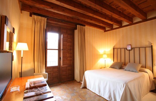 Pedraza Hotel | Discover El Hotel De La Villa: Family-Friendly Retreat