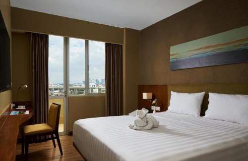 Kelapa Gading Barat Hotel | Discover eL Hotel Jakarta: Family-Friendly with Pool & Spa